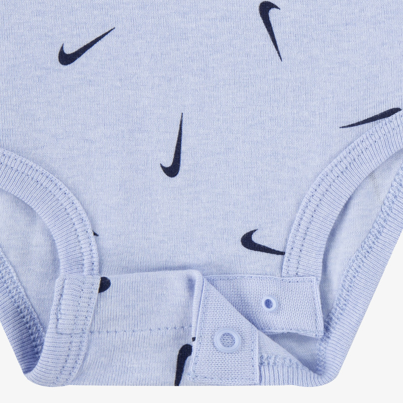 Nike Essentials 