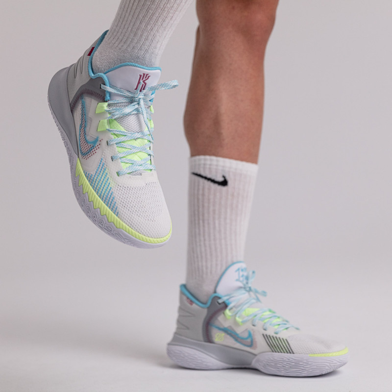 Nike KYRIE FLYTRAP V 