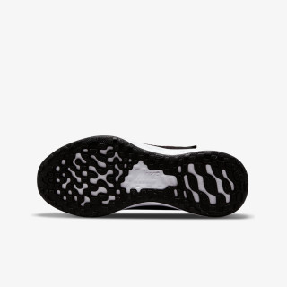 Nike Revolution 6 SE 