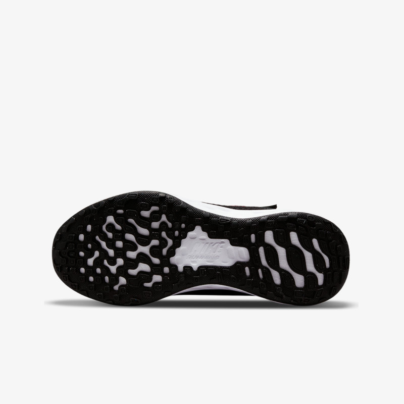 Nike Revolution 6 SE 