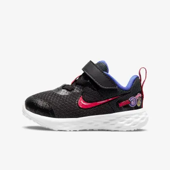 Nike Revolution 6 SE 