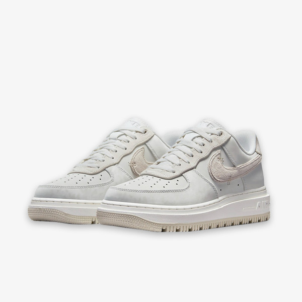 Nike Air Force 1 Luxe 
