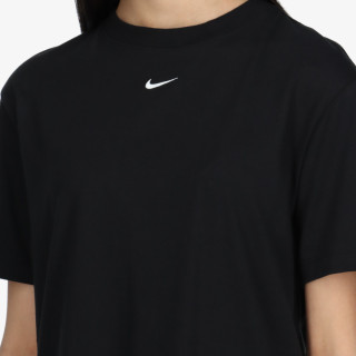 Nike Essential 