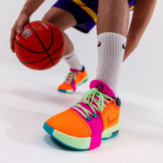Nike LeBron Witness 8 
