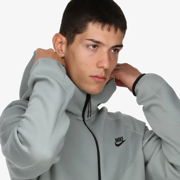 Nike Tech Fleece 