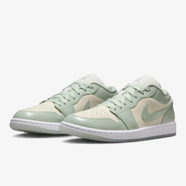 Nike WMNS AIR JORDAN 1 LOW SE 
