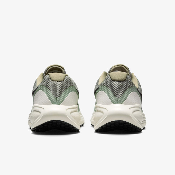 Nike NIKE REVOLUTION 8 