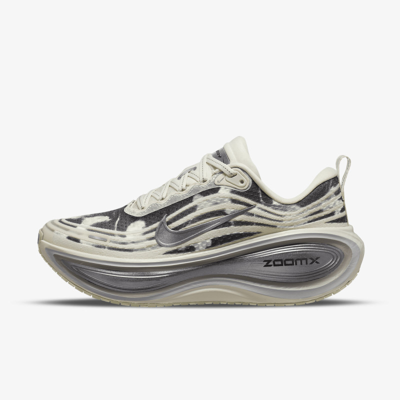 Nike Vomero Plus SE 
