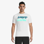 Nike Essential 